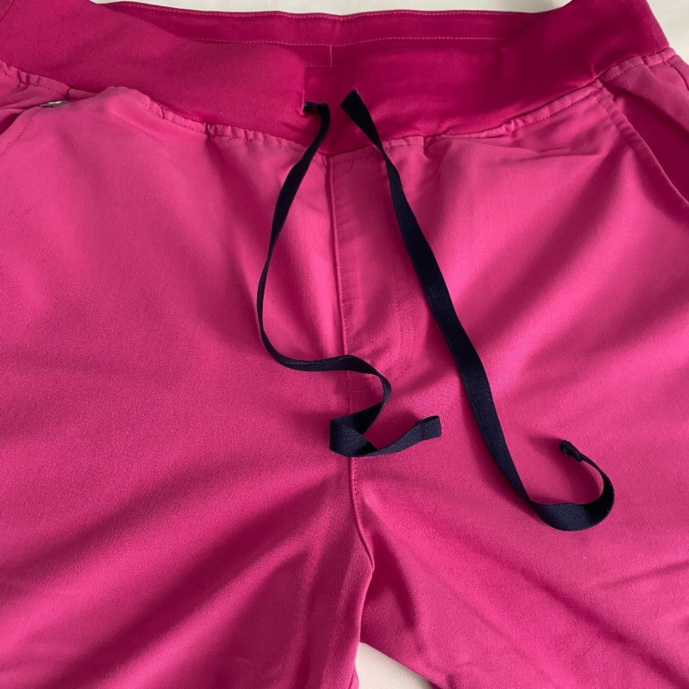 Cute figs Zamora scrubs!